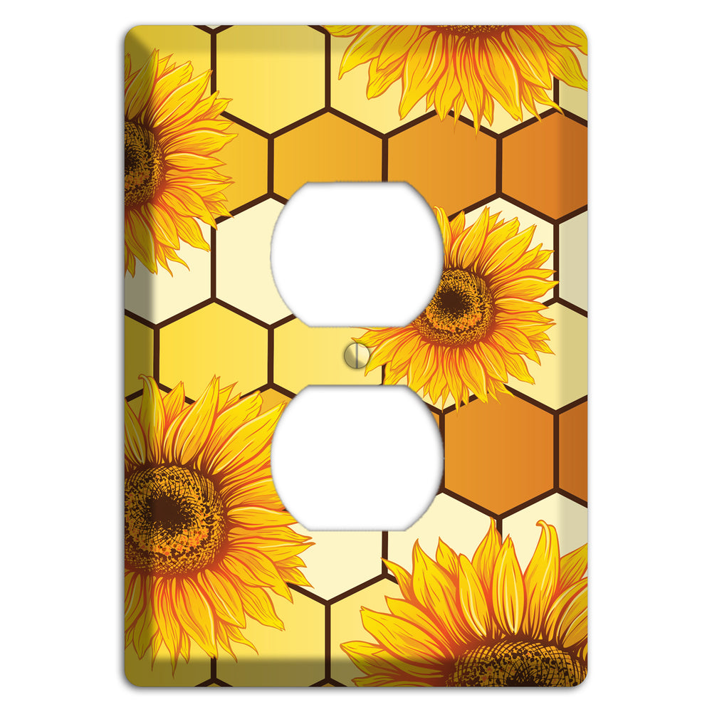 Honeycomb Solstice Duplex Outlet Wallplate